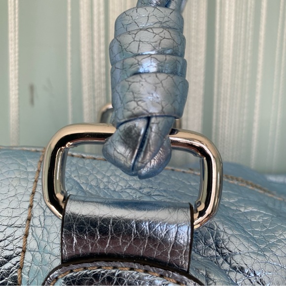 Guess Metallic Blue Tote Bag Size Large - Picture 8 of 17